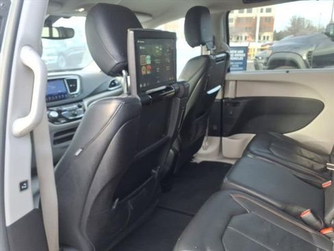 Used 2017 Chrysler Pacifica Touring-L Plus image 15