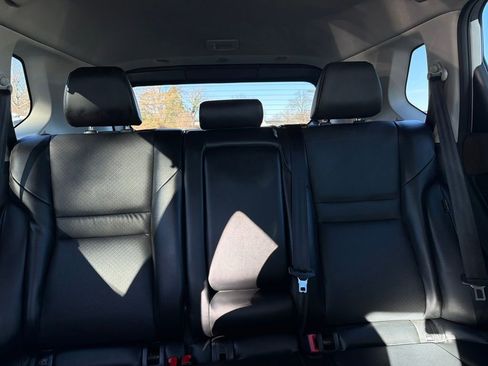 Used 2023 Nissan Rogue SV w/ SV Premium B Package image 42