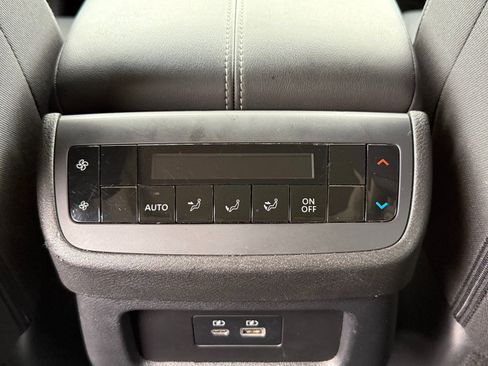 Used 2024 Nissan Pathfinder SV w/ SV Premium Package image 18