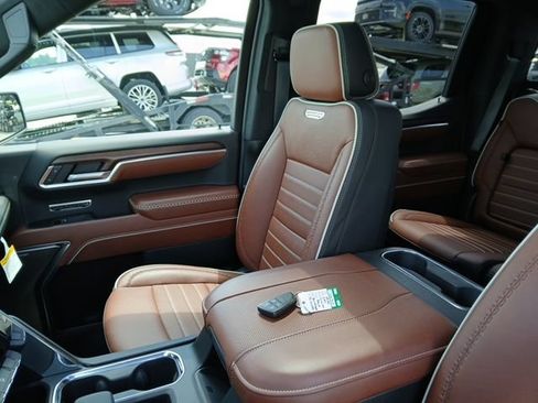 Certified 2026 GMC Sierra 1500 Denali Ultimate w/ LPO, Black Badging Package AWD/4WD image 21