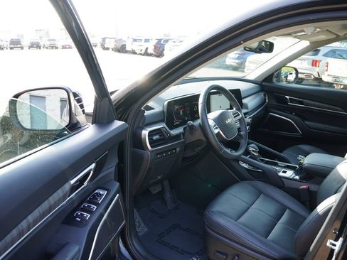 Certified 2024 Kia Telluride EX w/ EX Captain's Chair Package AWD/4WD image 14