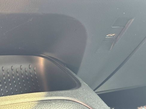 Used 2021 Toyota Corolla LE FWD image 31