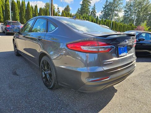 Used 2019 Ford Fusion SE w/ Equipment Group 151A FWD image 3