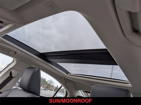 Used 2025 Lexus ES 350 350 Luxury w/ Accessory Package (Z2) image 2