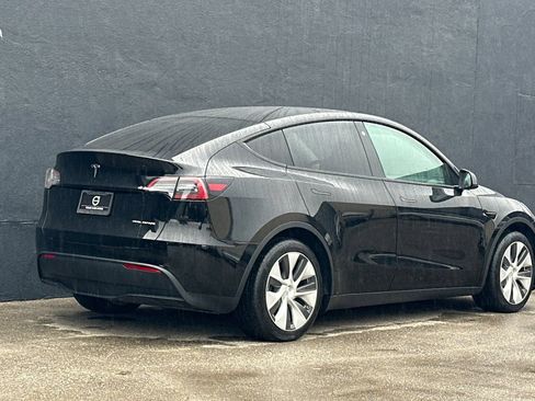 Used 2023 Tesla Model Y Long Range AWD/4WD image 2