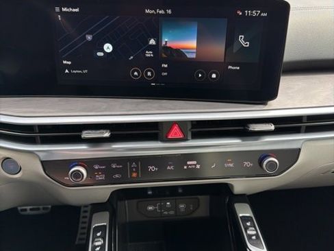 Certified 2025 Kia Sorento SX image 15