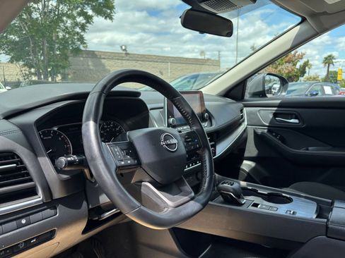 Used 2025 Nissan Rogue SV FWD image 36