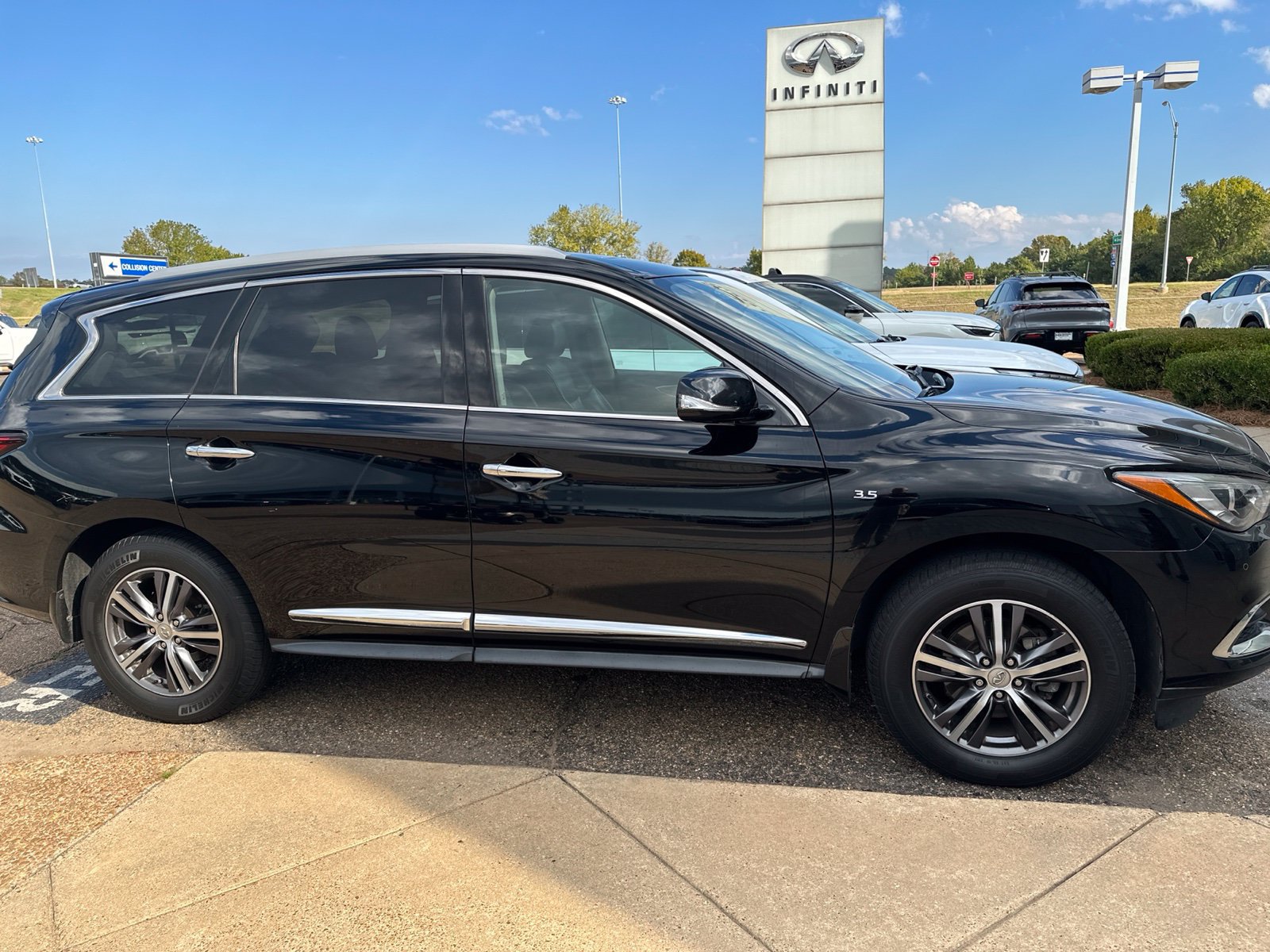 Used 2017 INFINITI QX60 FWD w/ Premium Plus Package image 5