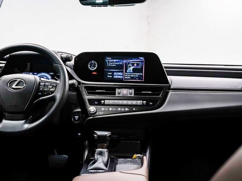 Used 2022 Lexus ES 300h w/ Accessory Package 2 FWD image 13