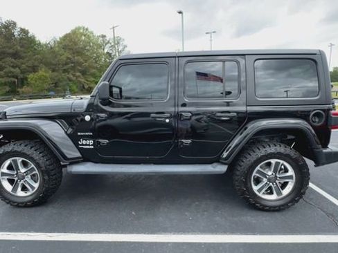 Used 2018 Jeep Wrangler Unlimited Sahara w/ Safety Group image 5