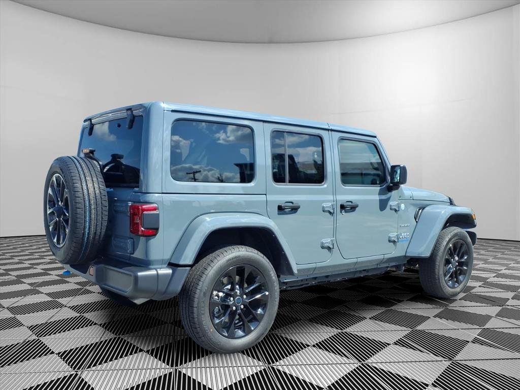 Certified 2024 Jeep Wrangler Unlimited Sahara AWD/4WD image 29