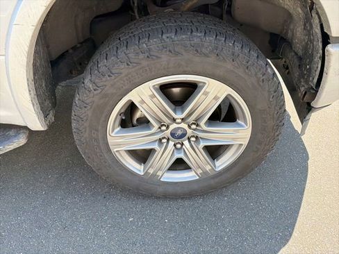 Used 2019 Ford F150 XLT w/ Equipment Group 302A Luxury AWD/4WD image 10