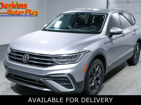 Used 2023 Volkswagen Tiguan SE FWD image 1