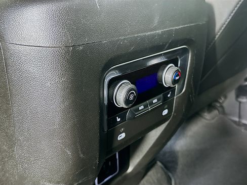 Used 2023 Chevrolet Suburban Premier image 27