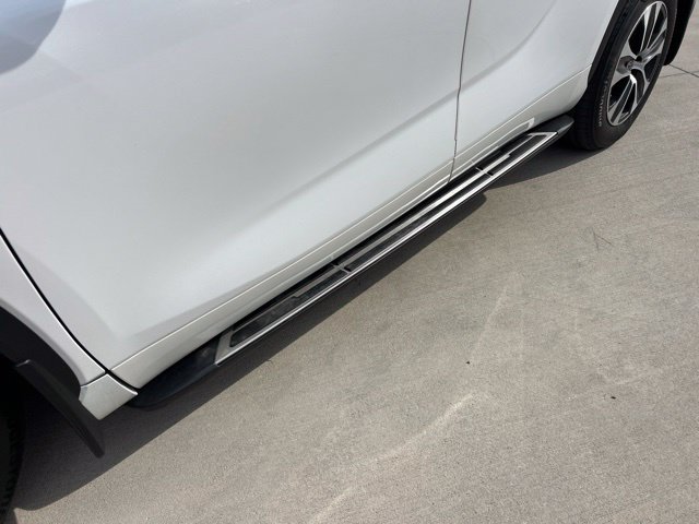Used 2023 Toyota Highlander XLE AWD/4WD image 9