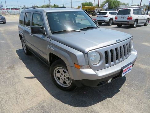 Used 2015 Jeep Patriot Sport w/ Power Value Group FWD image 3
