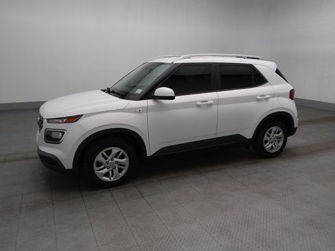 Used 2020 Hyundai Venue SEL FWD image 2