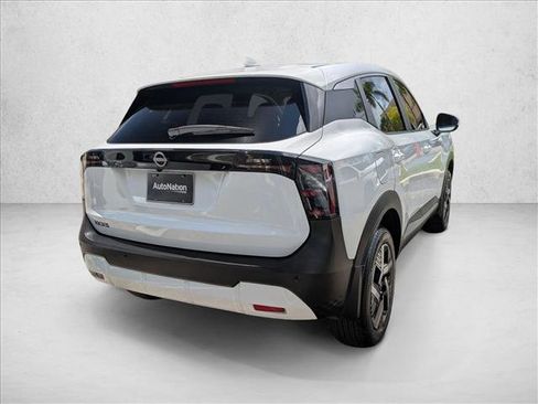 Certified 2025 Nissan Kicks SV FWD image 5