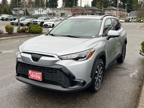 Certified 2024 Toyota Corolla Cross SE w/ Moonroof Package image 4