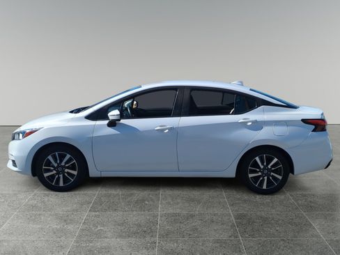 Used 2021 Nissan Versa SV image 2