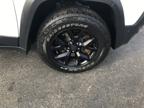 Used 2016 Jeep Cherokee Trailhawk w/ Comfort/Convenience Group image 49