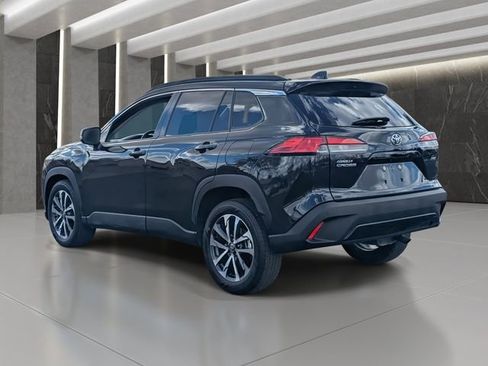 Used 2025 Toyota Corolla Cross XLE image 4