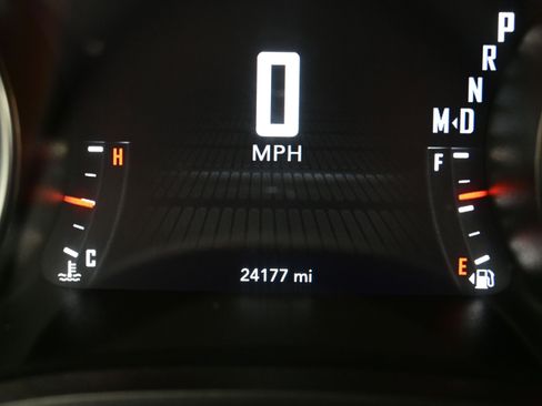 Used 2017 Dodge Challenger R/T image 21