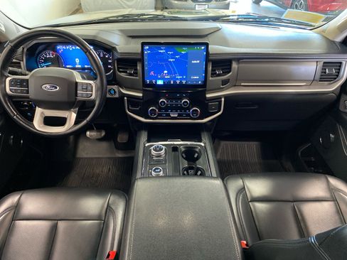 Used 2023 Ford Expedition Max XLT image 13