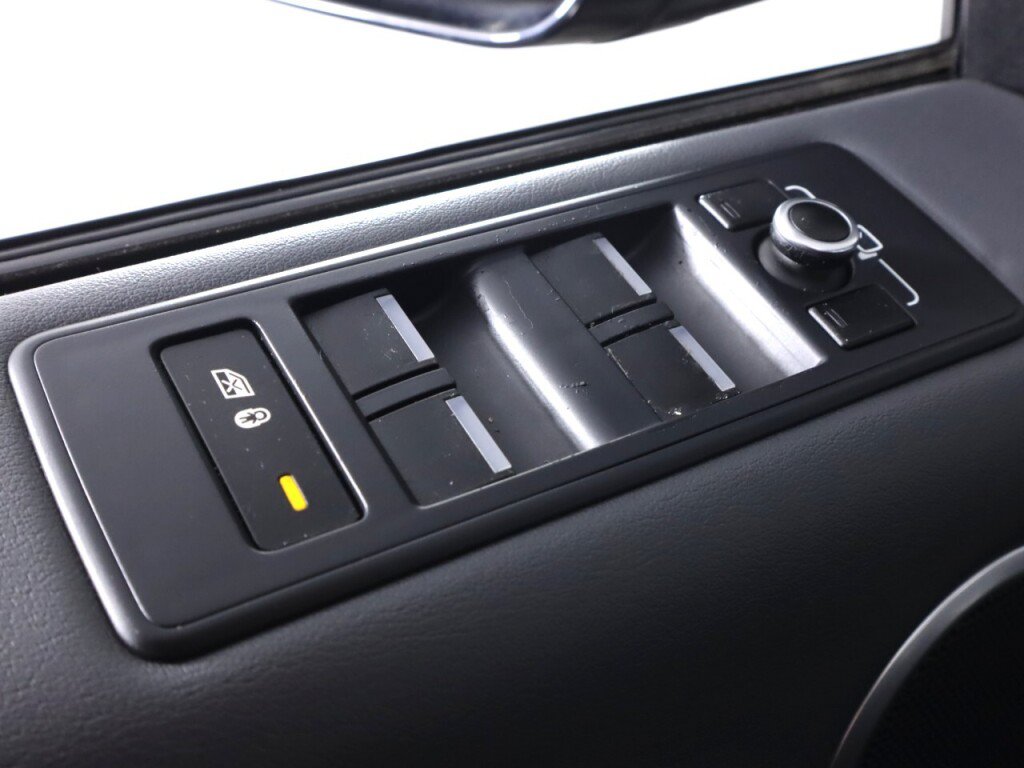Used 2015 Land Rover Range Rover Sport SE AWD/4WD image 29