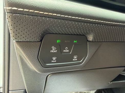 Used 2024 Volkswagen Atlas SE AWD/4WD image 19