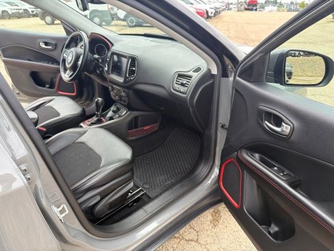 Used 2020 Jeep Compass Trailhawk w/ Cold Weather Group AWD/4WD image 25