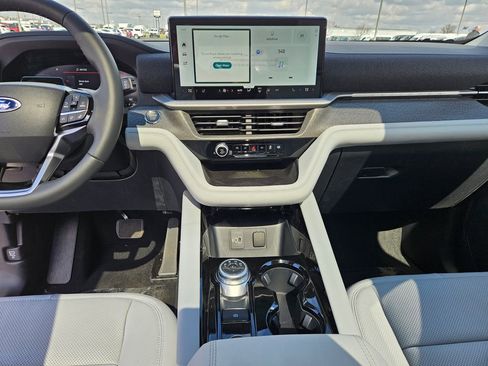 New 2026 Ford Explorer Platinum image 14