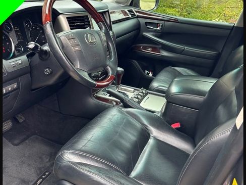 Used 2013 Lexus LX 570 4WD w/ Luxury Pkg image 7