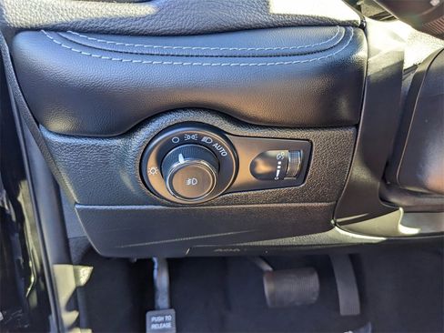 Used 2022 Dodge Durango GT image 28