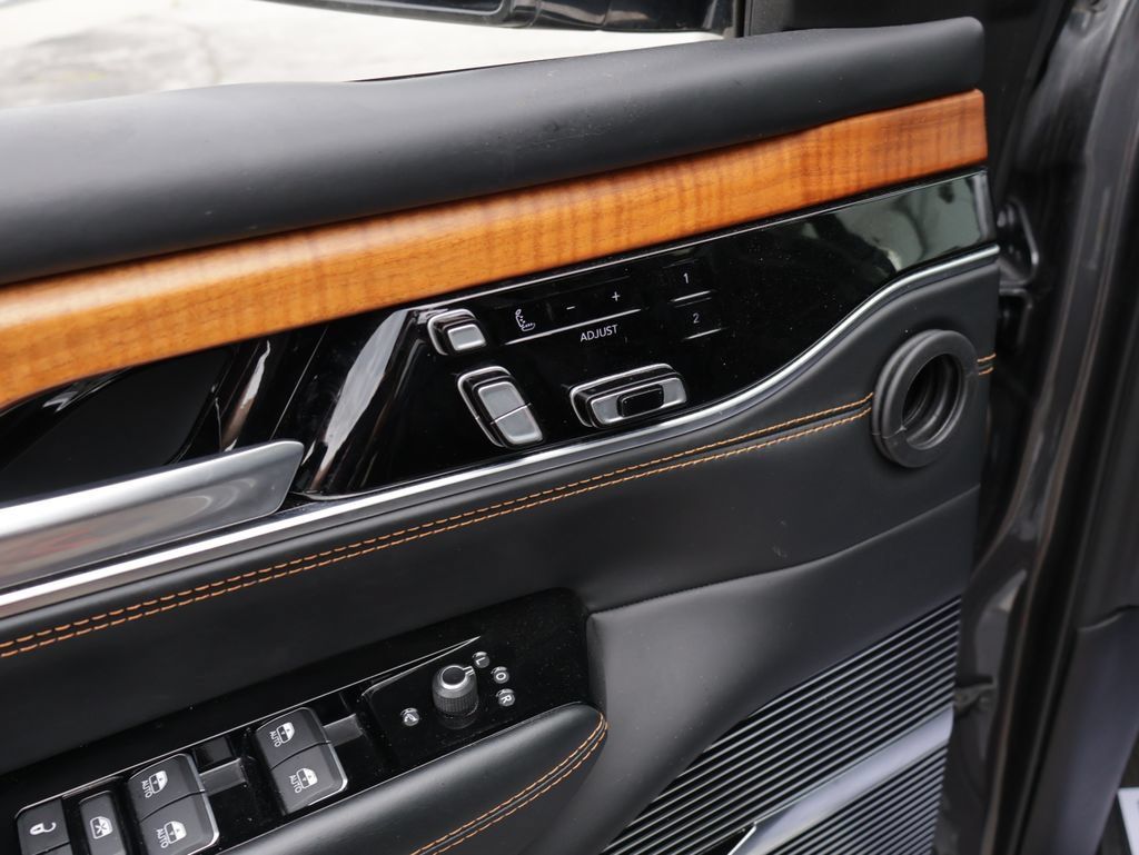 Used 2024 Jeep Grand Wagoneer L Series III AWD/4WD image 20