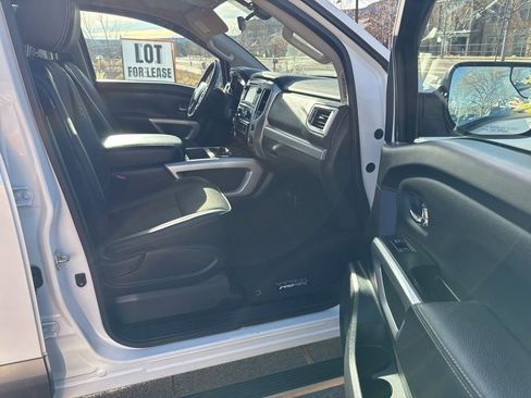 Used 2018 Nissan Titan PRO-4X image 14