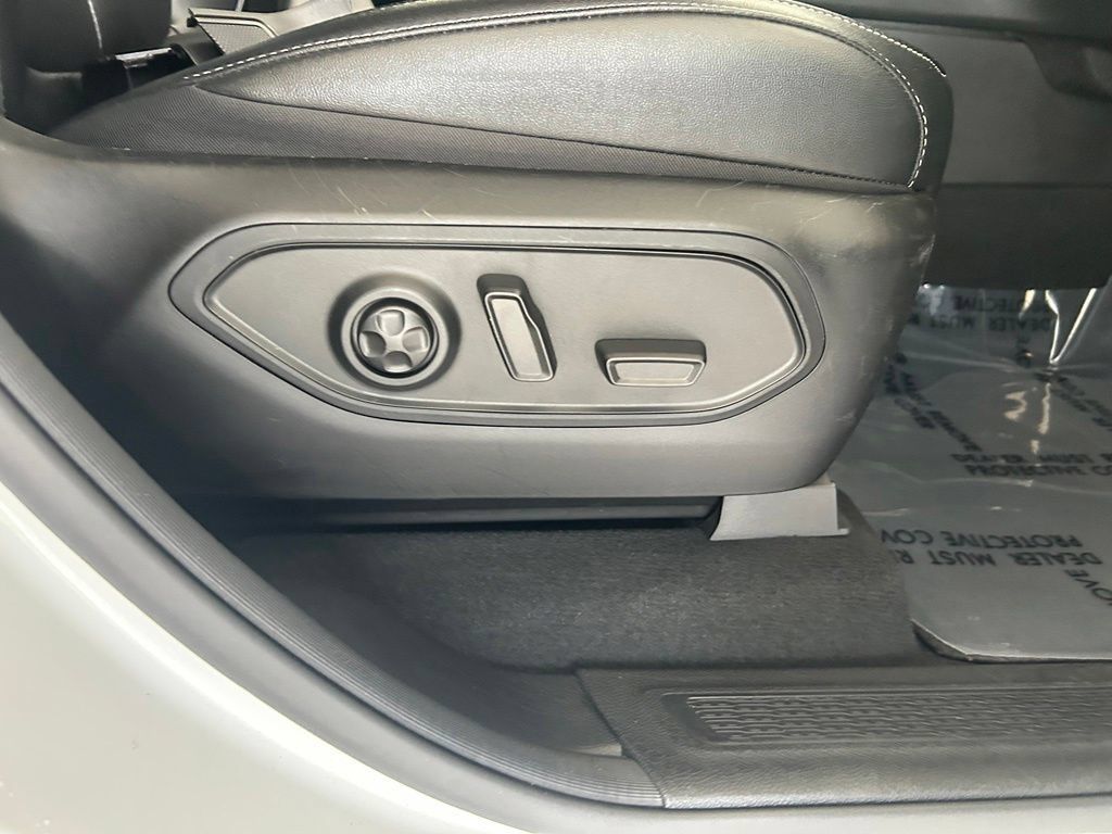Used 2024 Jeep Grand Cherokee L Limited w/ Black Appearance Package RWD image 25
