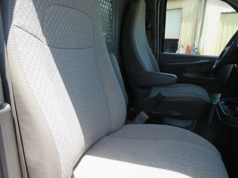 Used 2015 GMC Savana 2500 image 28