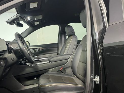 Used 2025 Chevrolet Traverse High Country FWD image 19