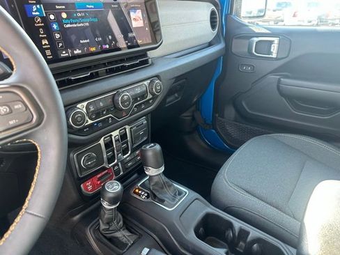 Used 2024 Jeep Wrangler Unlimited AWD/4WD image 31