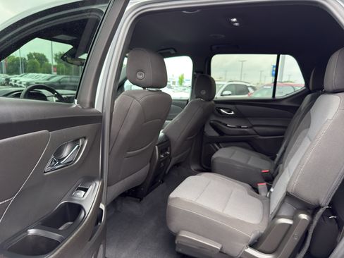Used 2023 Chevrolet Traverse LT w/ Rear Camera Mirror Package AWD/4WD image 30