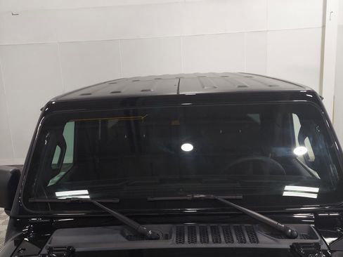 Used 2024 Jeep Wrangler Unlimited Sahara AWD/4WD image 5
