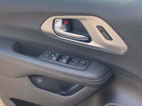 Used 2023 Chrysler Pacifica Limited w/ Uconnect Theater Family Group image 20