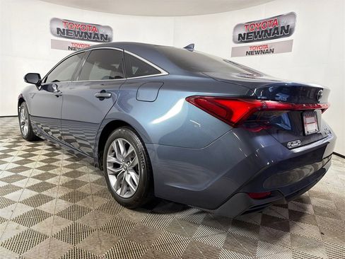 Used 2022 Toyota Avalon XLE image 6