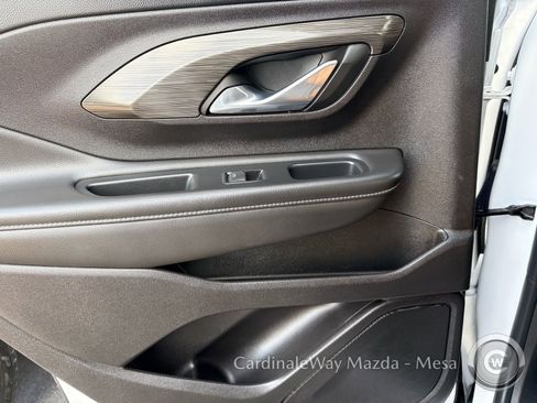 Used 2024 GMC Terrain SLT image 26