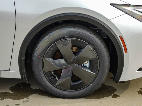 New 2026 Toyota Prius Plug-In Hybrid image 11