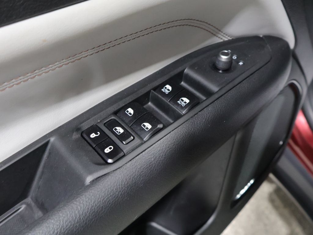 Certified 2022 Jeep Compass Limited AWD/4WD image 15