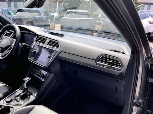 Used 2023 Volkswagen Tiguan SE R-Line image 13