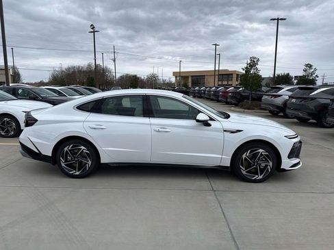 New 2026 Hyundai Sonata SEL FWD image 10