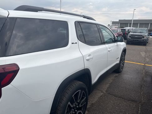 Used 2021 GMC Acadia SLE w/ Elevation Edition image 9